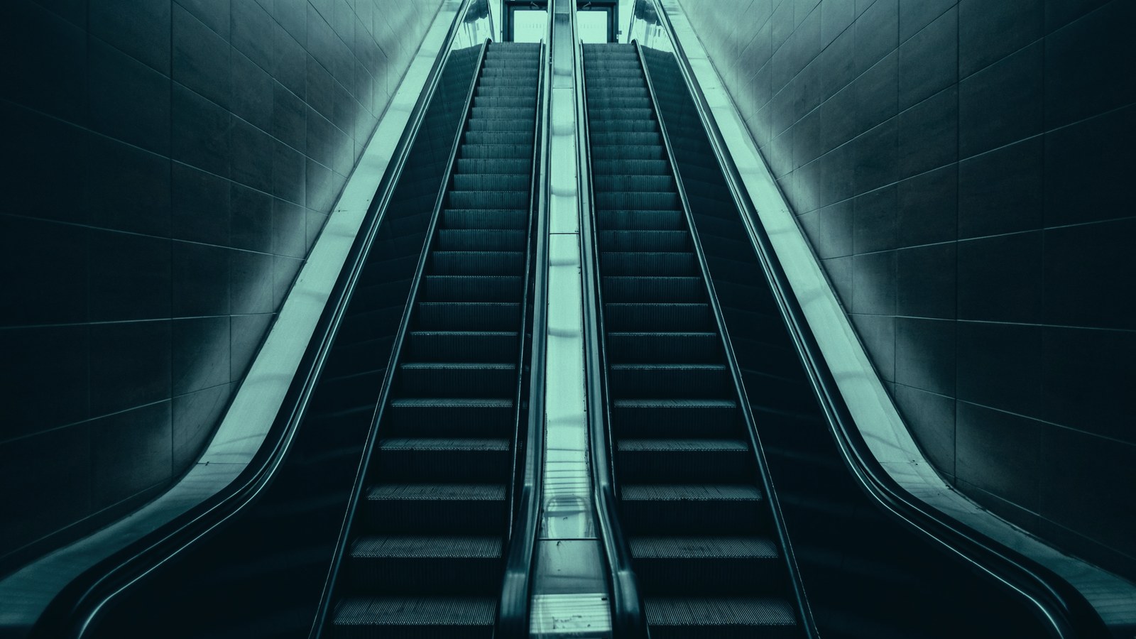 Should You Use a Recruiter for an AI Hire?